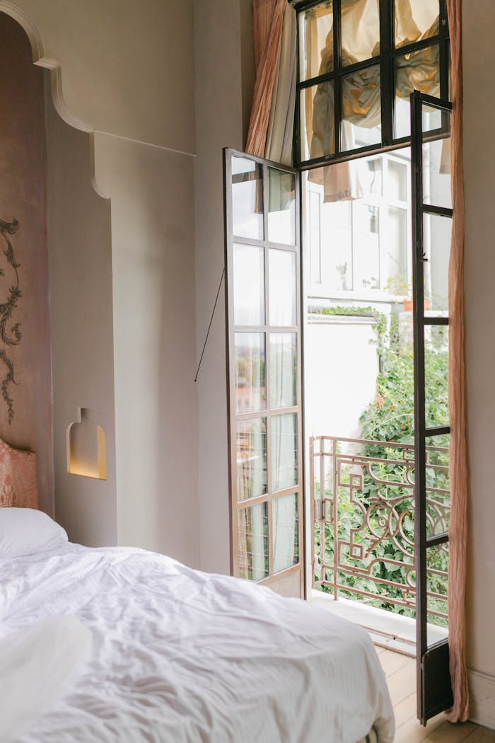 Crafting Captivating Headlines: Your awesome post title goes here Inviting bedroom with open balcony, soft bedding, and elegant decor in İstanbul.